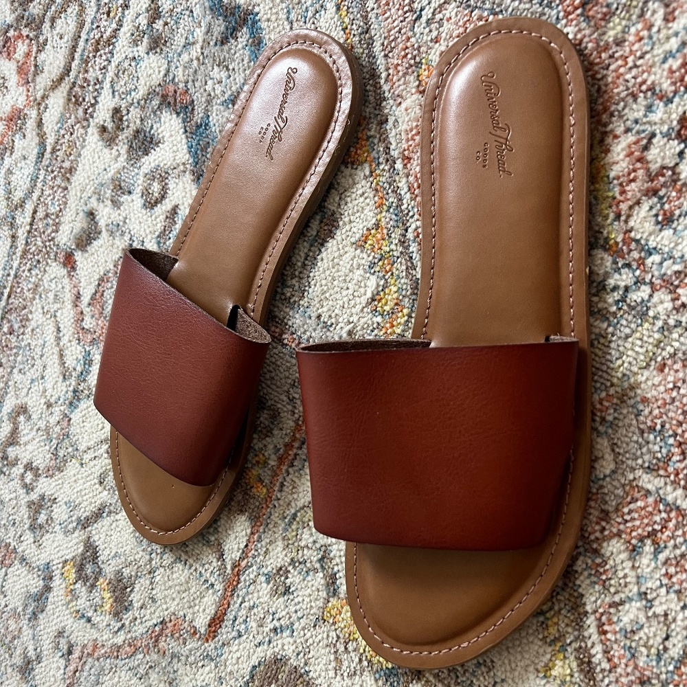 Universal thread slides size 8 in cognac